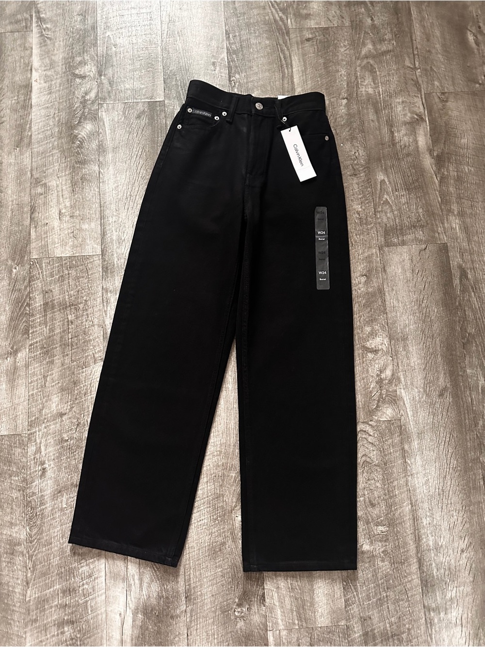 NWT Calvin Klein Barrel Fit High Waisted Jeans Size W24